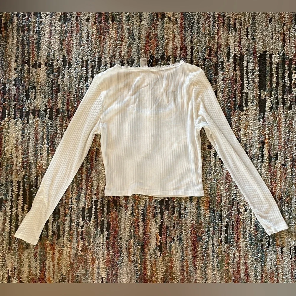 H&M Divided Cream Fitted Long Sleeve Crop Top - Size M